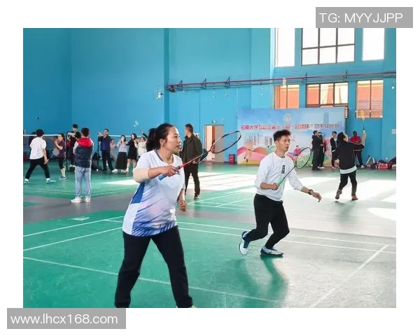 重庆羽毛球队团队协作实力提升创新高排名引发广泛关注与赞誉