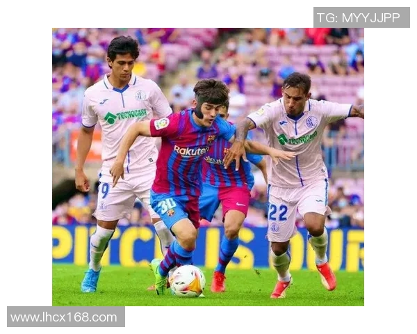 神户胜利船迎战巴萨展现足球魅力激烈对决引发球迷热情