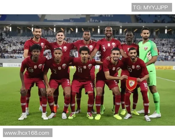 卡塔尔与中国足球对决海报设计展现激情与梦想的碰撞