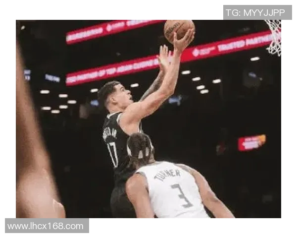 篮网与雄鹿下半场激战回顾球员表现与战术分析全景呈现