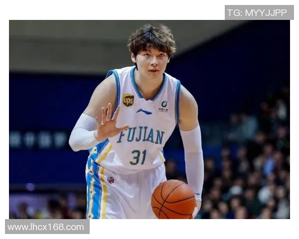 王哲林领衔中国篮球新篇章展现拼搏精神与团队协作的力量