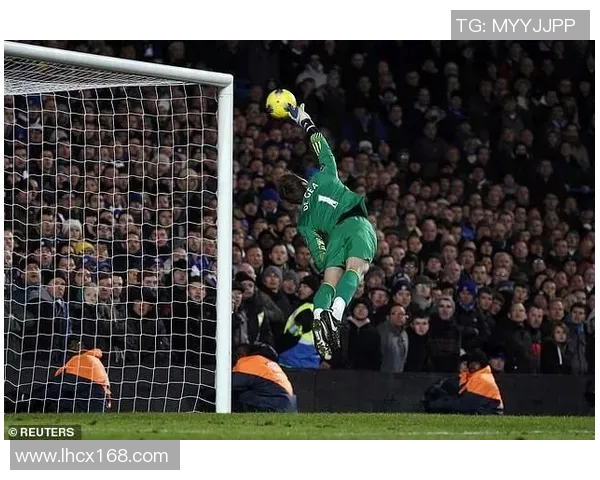 诺伊尔重伤缺席整个赛季拜仁紧急求助德赫亚补位