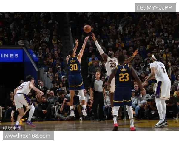 2017年法国与德国篮球对决回顾:激情四溢的赛场瞬间与精彩战术分析